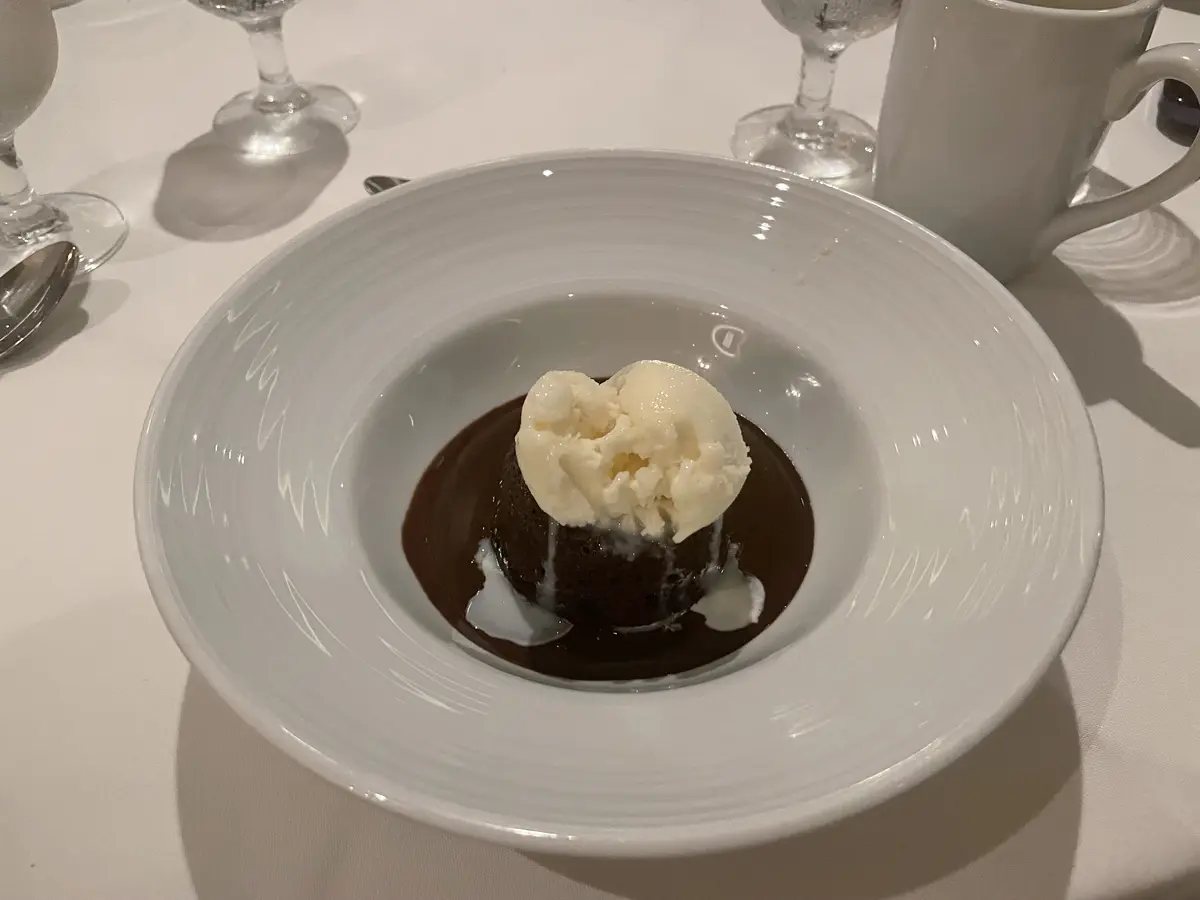 mdr-dining-food-warm-chocolate-cake mdr-dining-food-warm-chocolate-cake