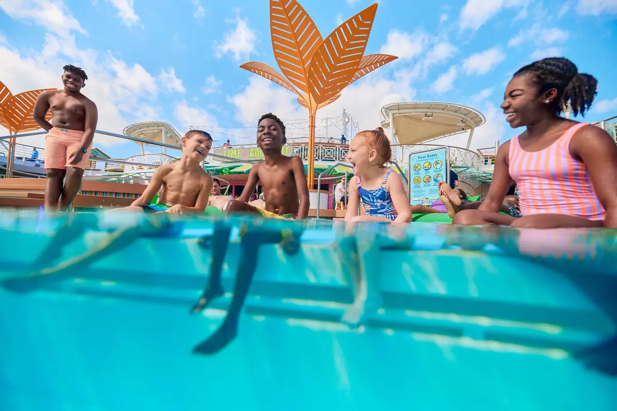 Kids in the pool on Freedom of the Seas