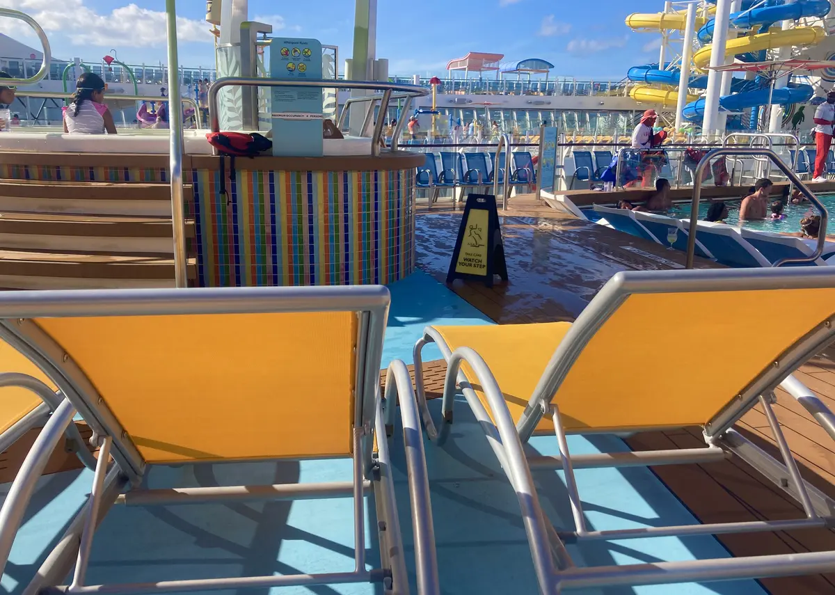 pool-chairs-wonder