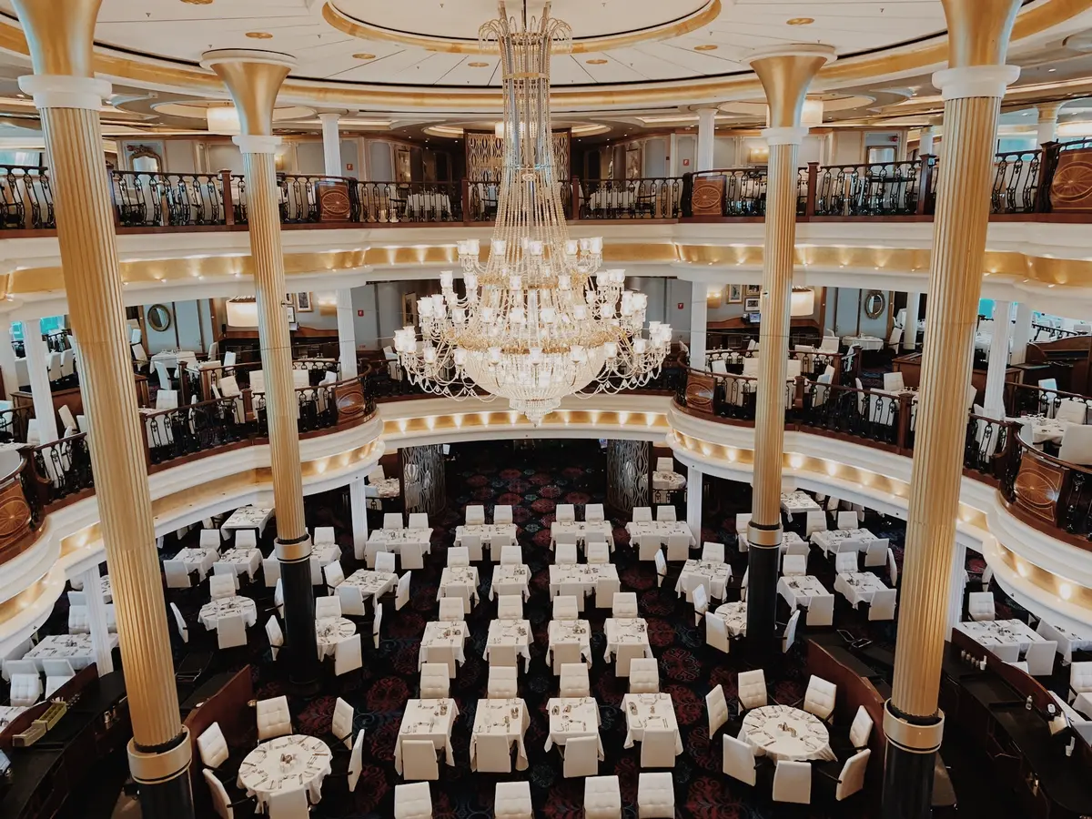 Main Dining Room on Voyager of the Seas Main Dining Room on Voyager of the Seas