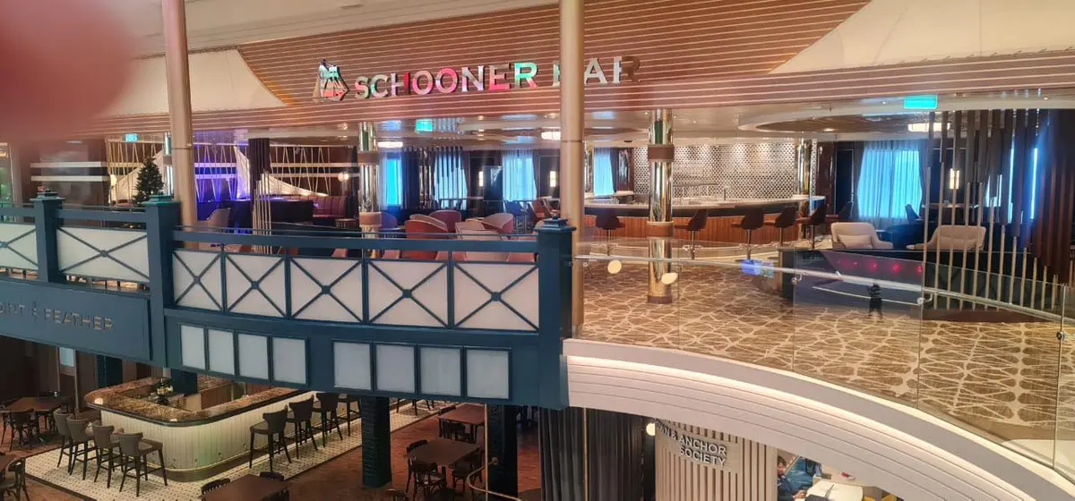Schooner Bar on Icon of the Seas