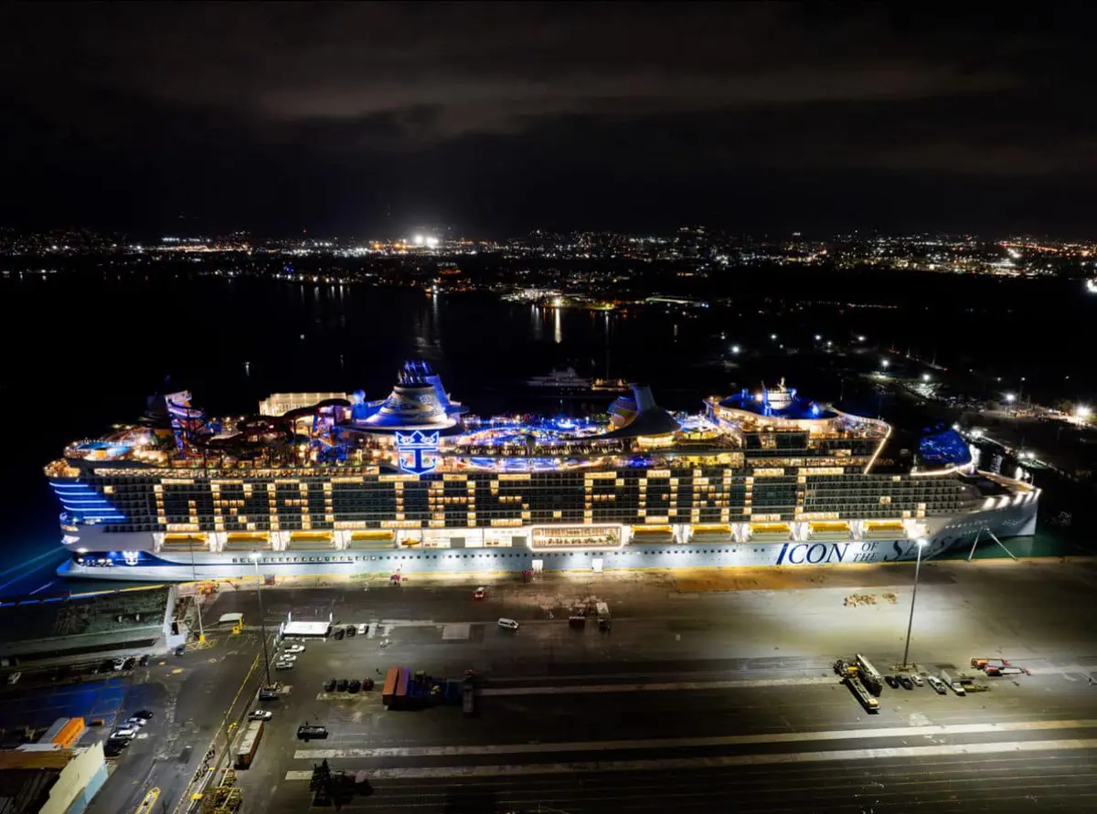 Icon of the Seas leaving Ponce