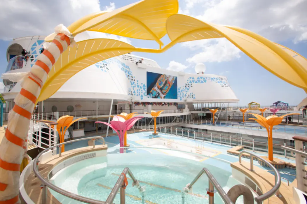 Utopia-Pool-Deck