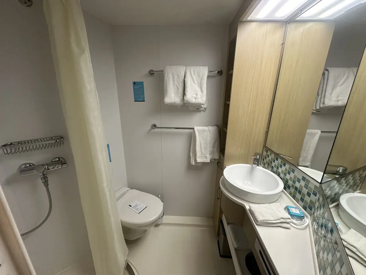 Vision-of-the-Seas-Interior-Cabin-10 Vision of the Seas interior cabin bathroom