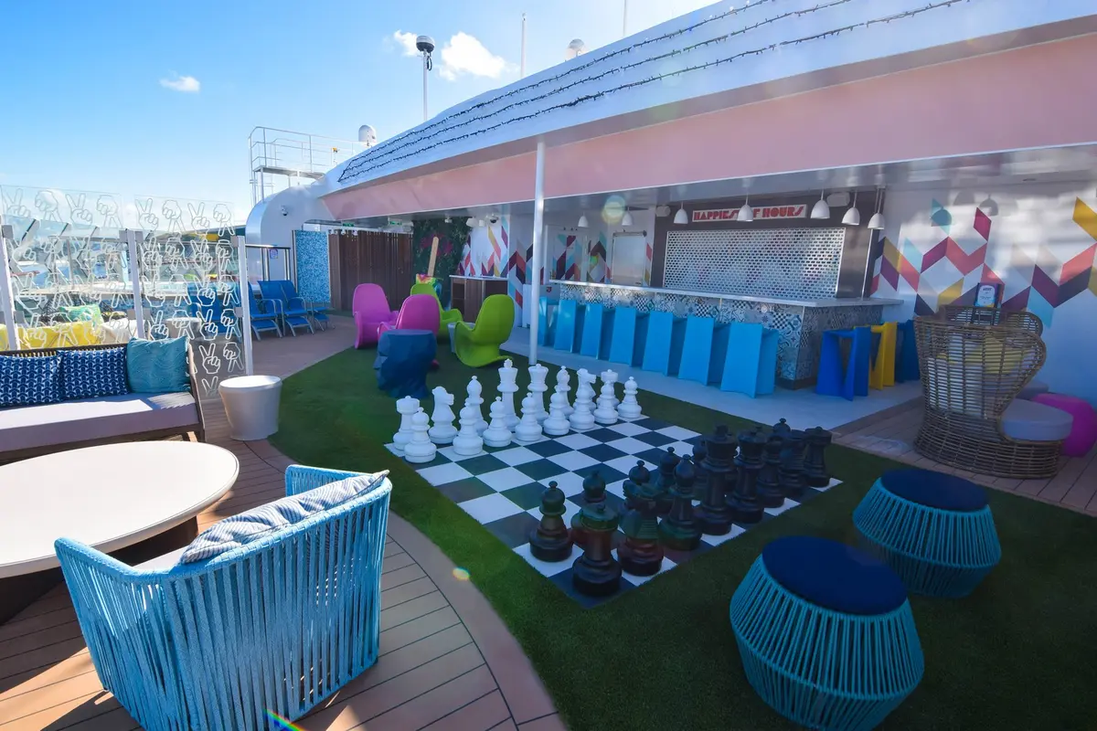 Teen sun deck on Wonder of the Seas