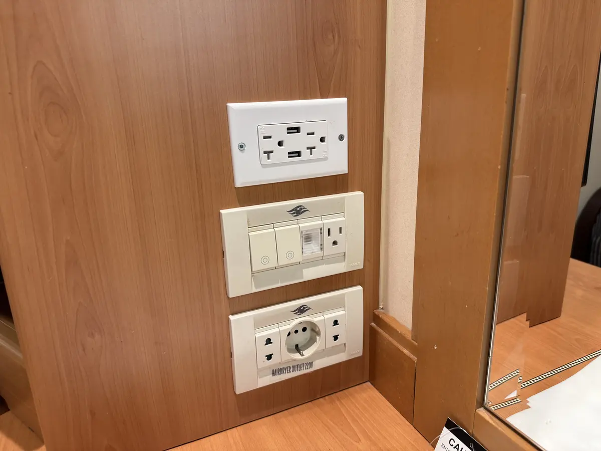 Disney-Magic-Outlets Disney-Magic-Outlets
