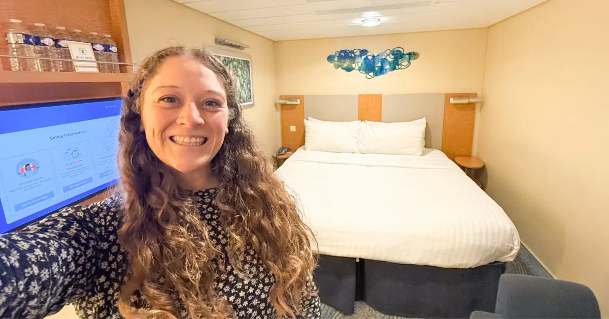 Jenna selfie in Allure of the Seas inside cabin