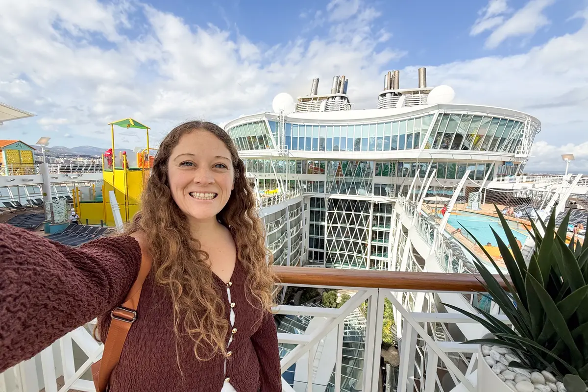 Jenna selfie on Allure of the Seas pool deck