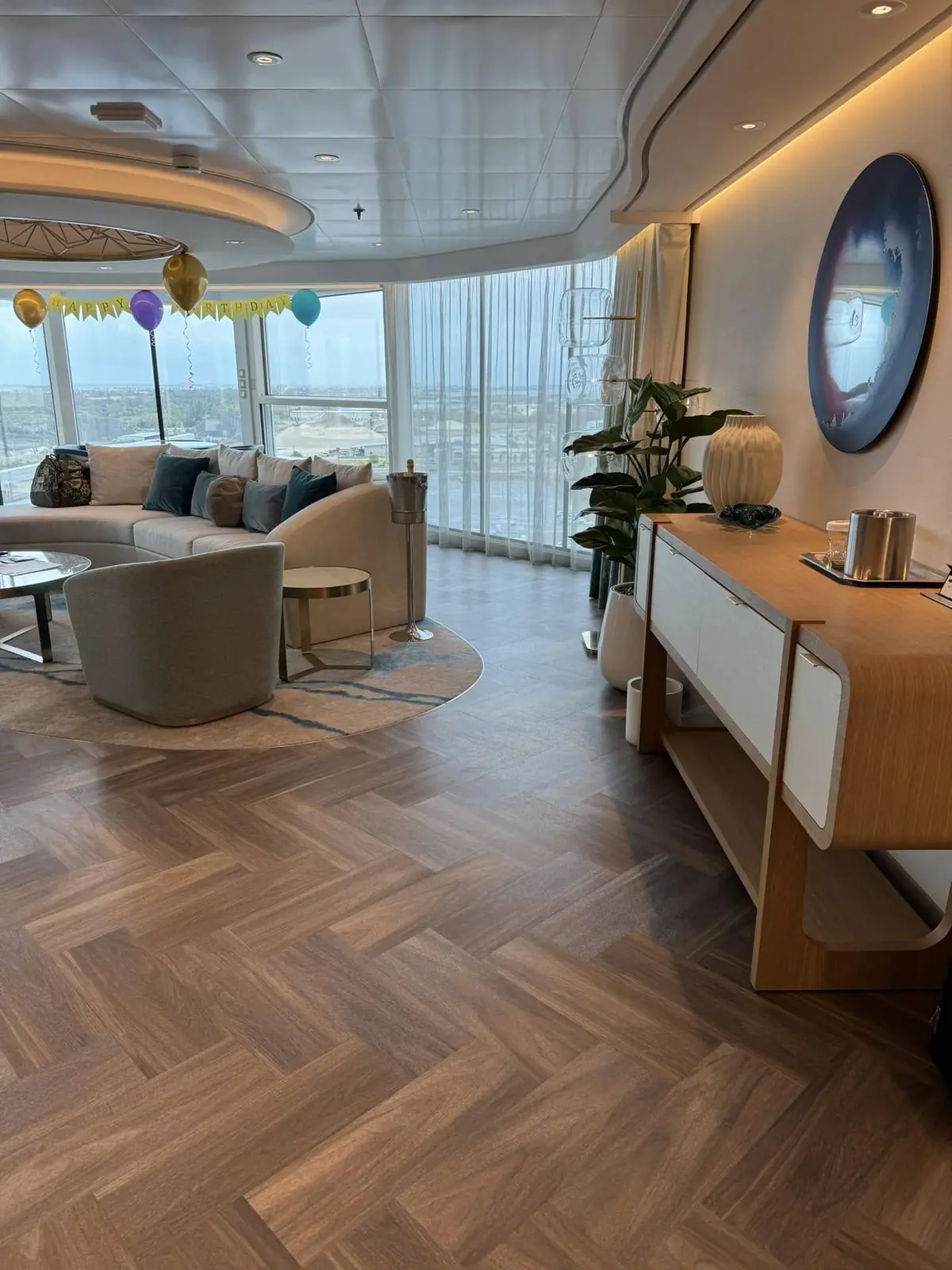 Walking into Solarium Suite