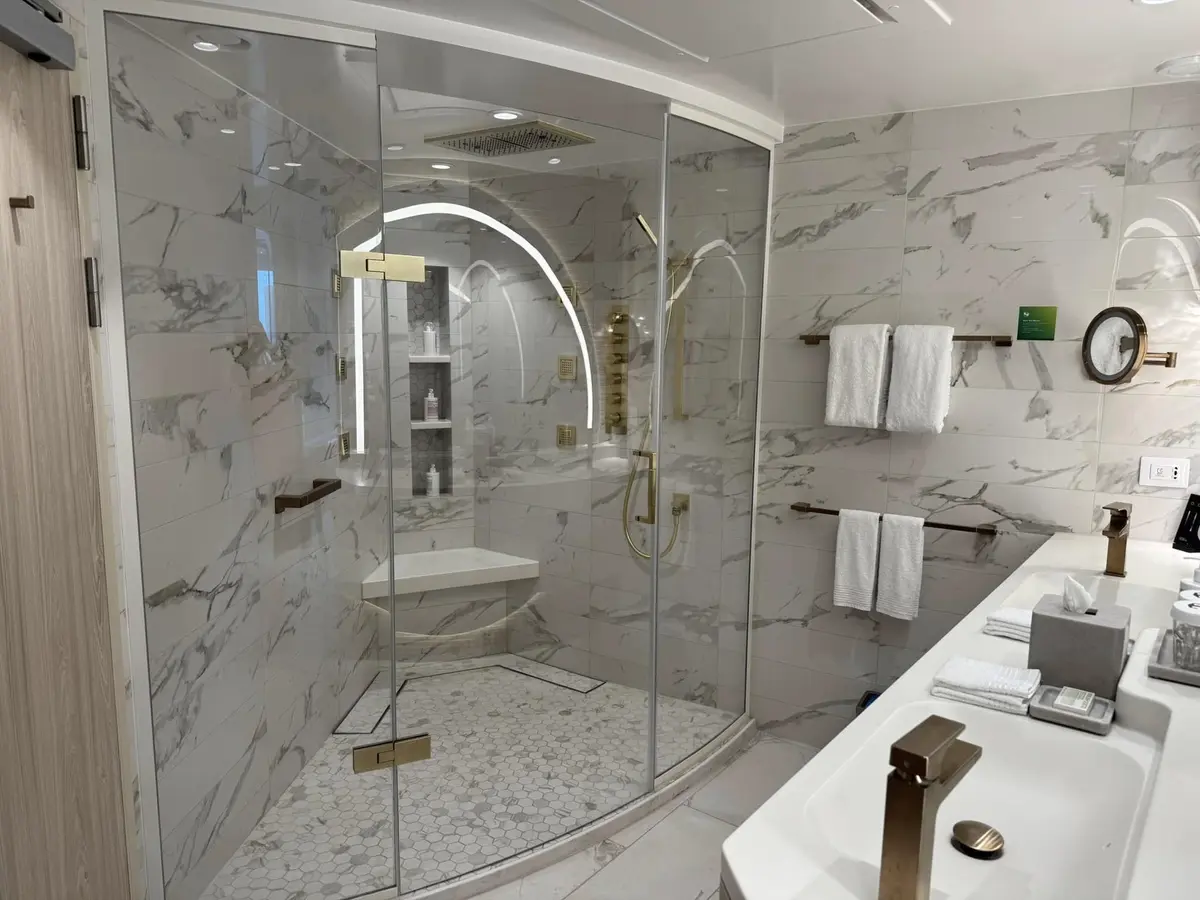 Solarium Suite bathroom