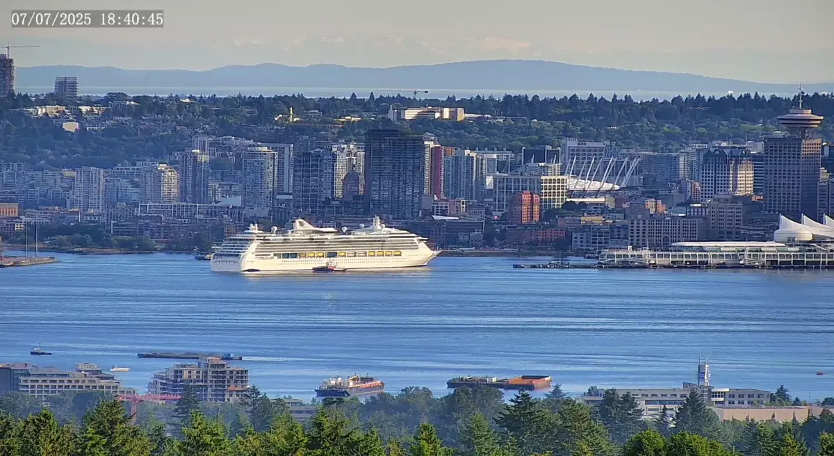 Serenade-Webcam-Canada-Docked-2