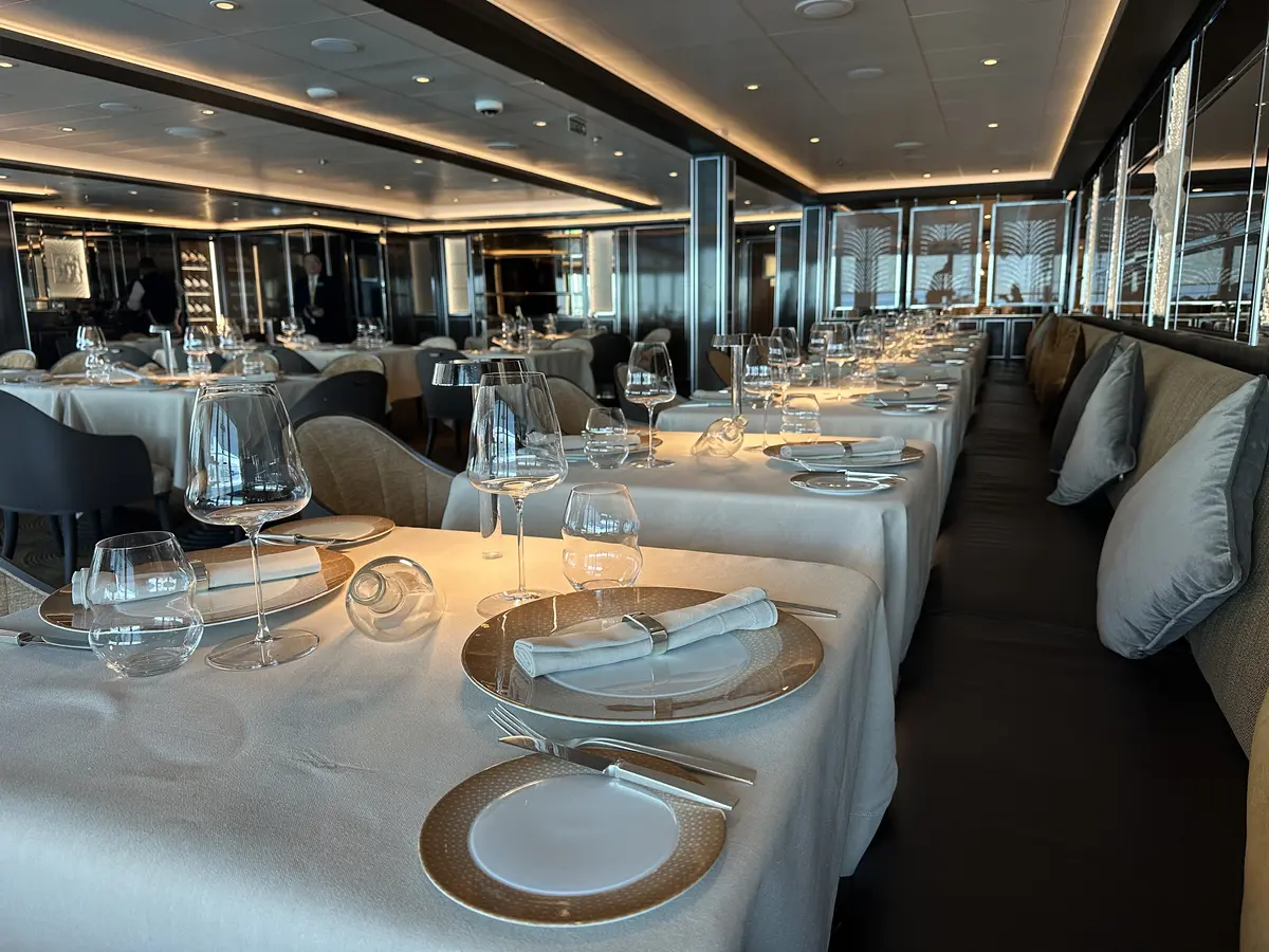 Inside La Dame