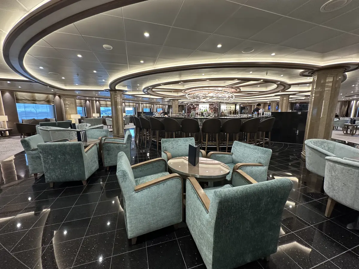 Silver Dawn lounge
