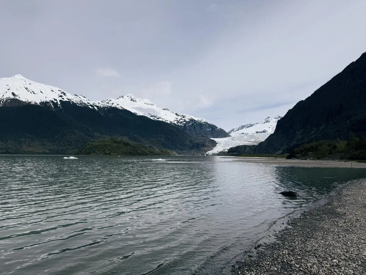 Mendenhall-Glacier-Juneau-Alaska