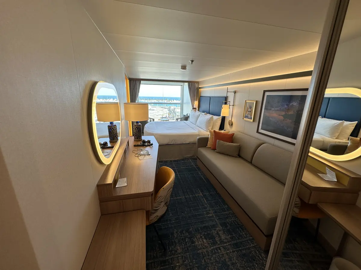 Infinite balcony cabin