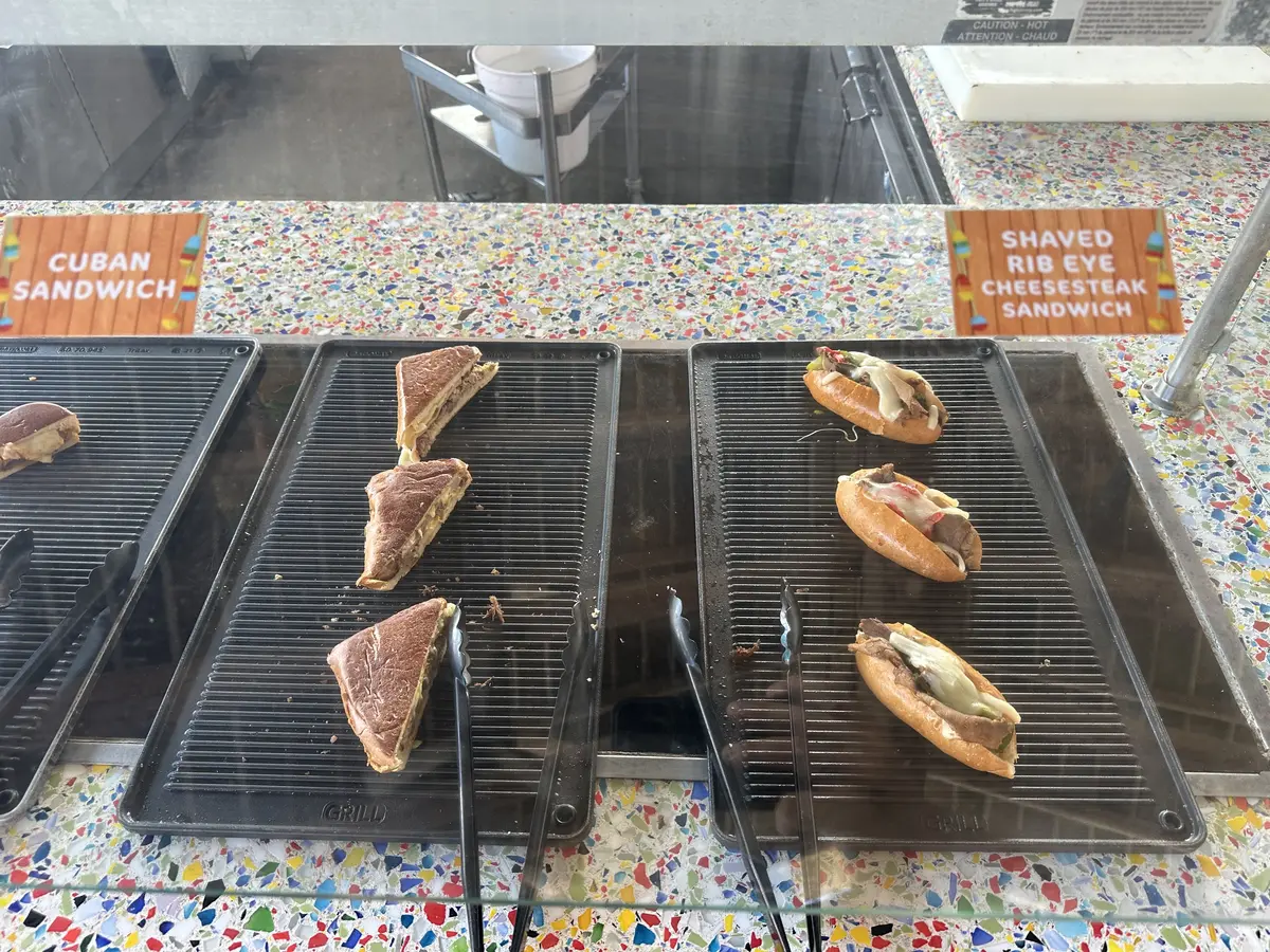 CocoCay-Buffet-13