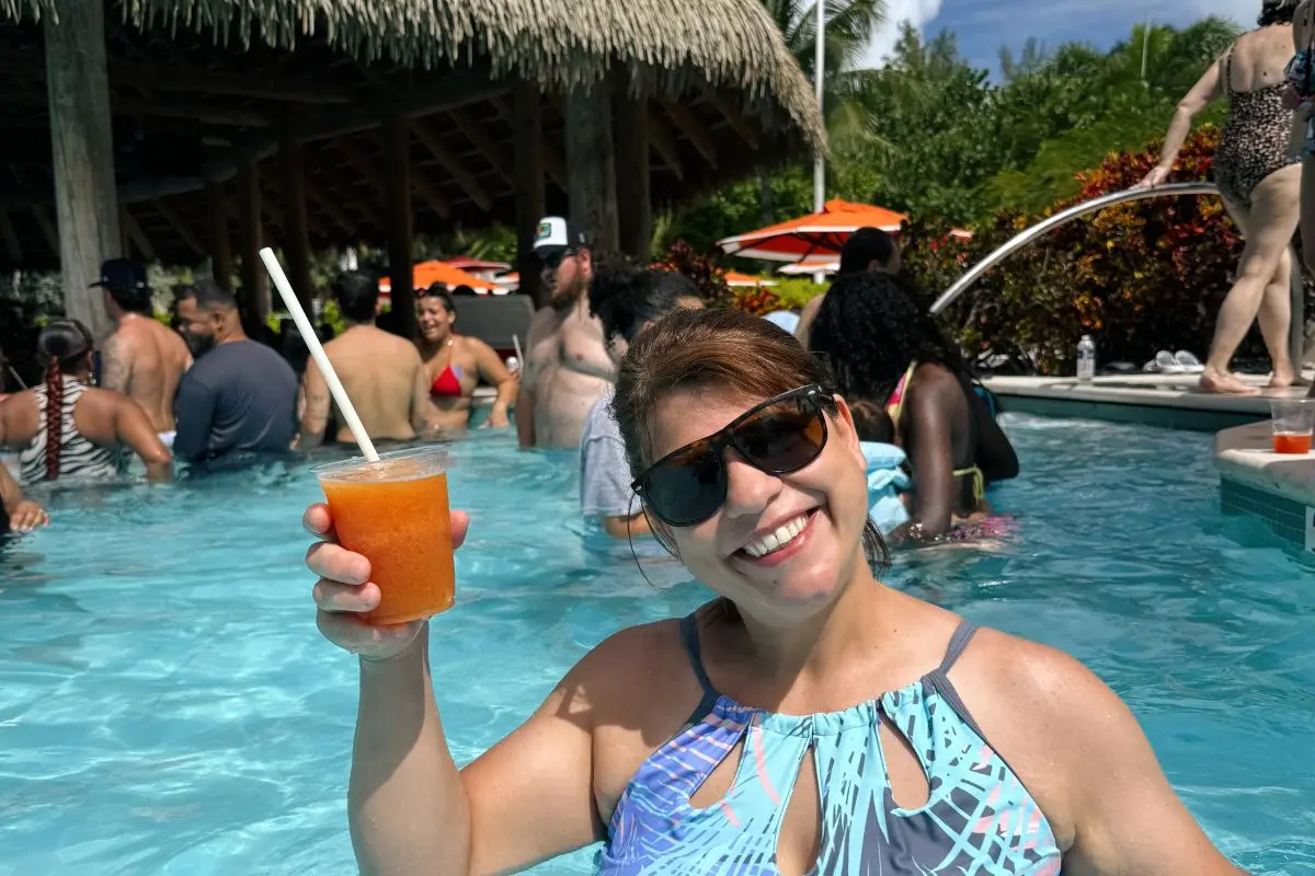 CocoCay-Oasis-Lagoon-Pool-Drink-Cruiser CocoCay-Oasis-Lagoon-Pool-Drink-Cruiser