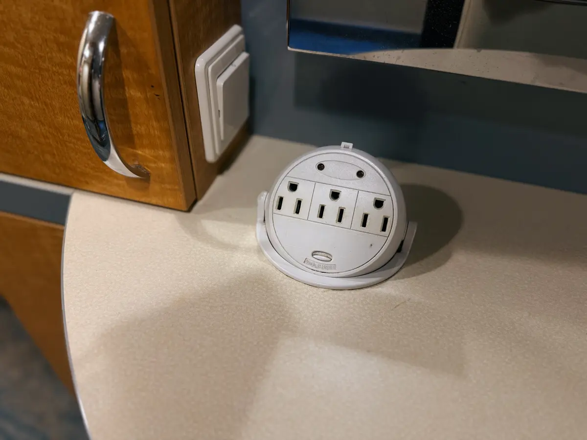 Oasis-Inside-Cabin-11-Outlets
