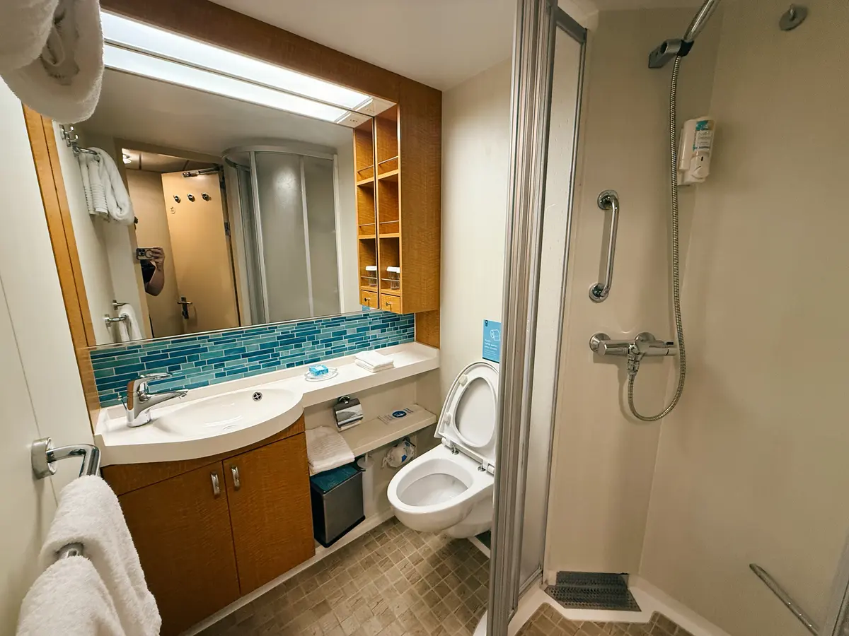 Oasis-Inside-Cabin-5-Bathroom