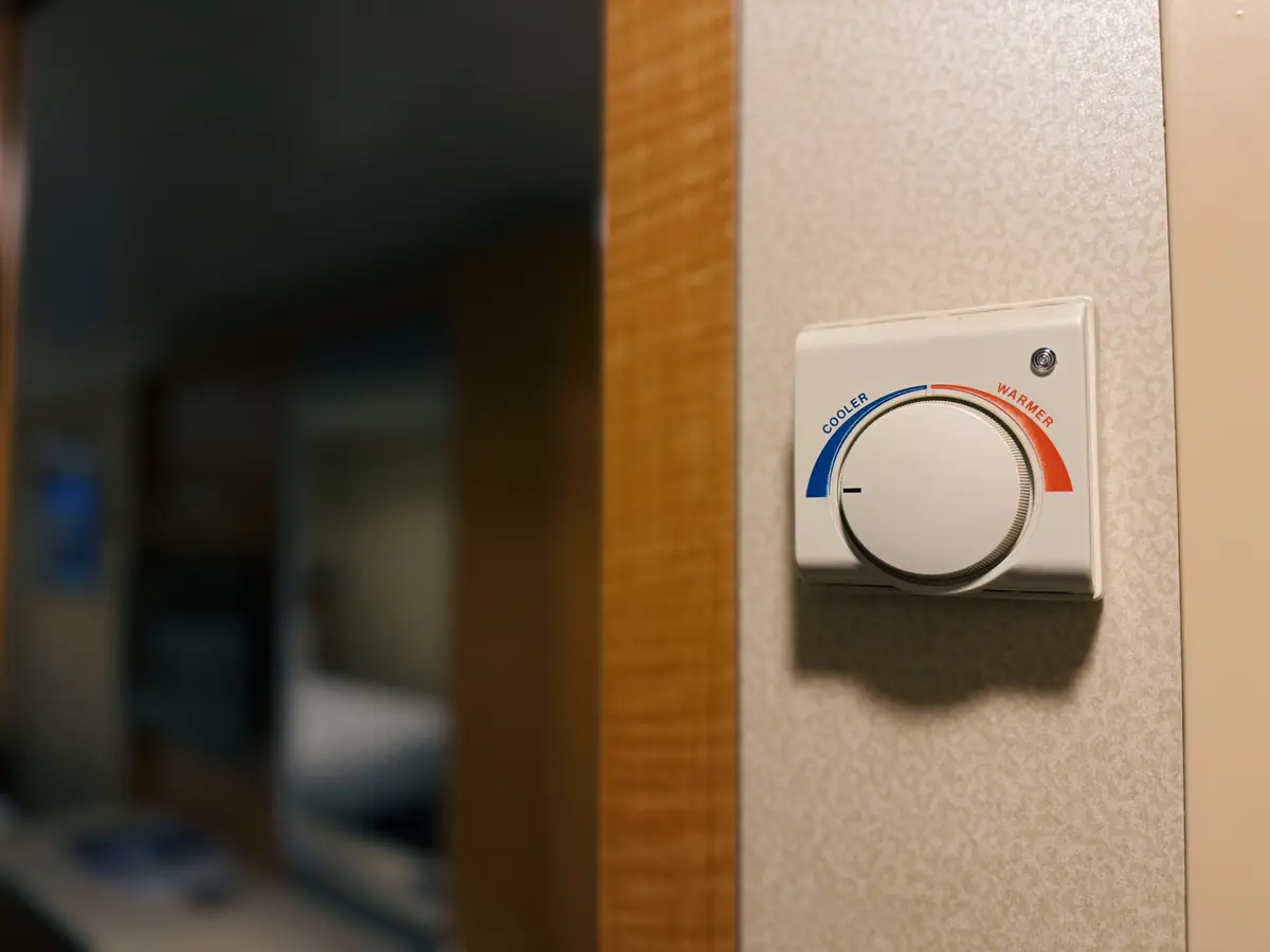 Oasis-Inside-Cabin-9-Thermostat
