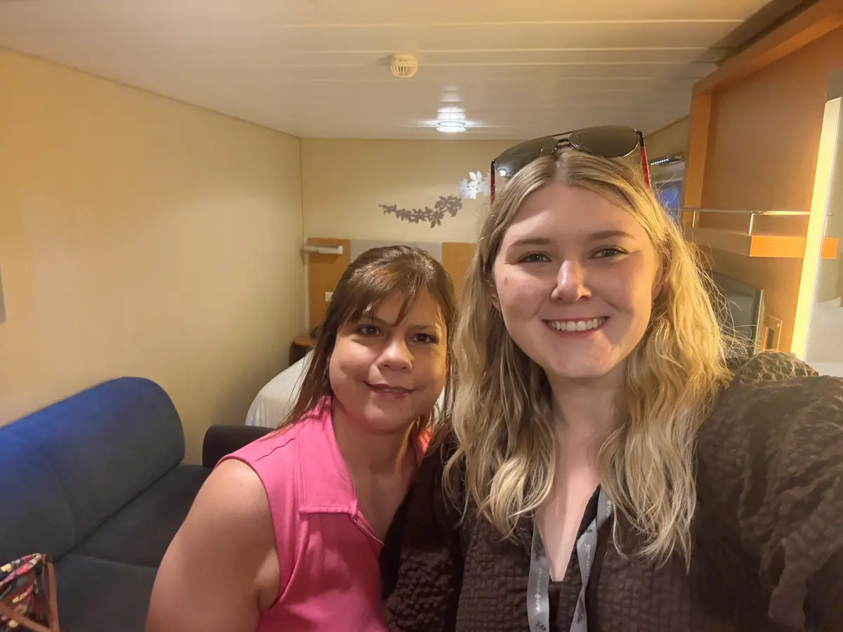 Oasis-Inside-Cabin-Selfie-Elizabeth