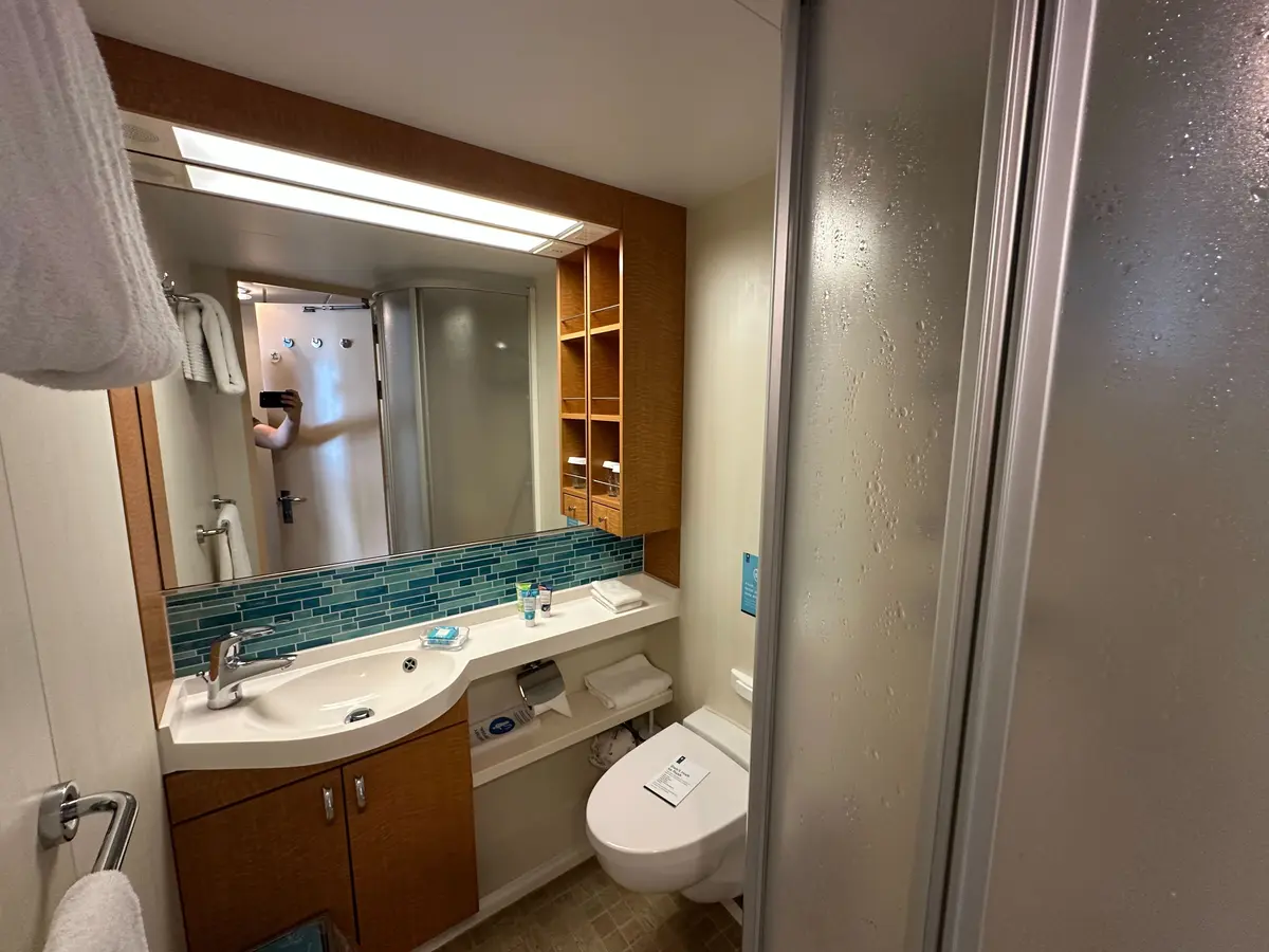 Bathroom cabin