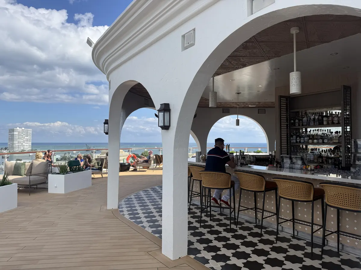 Celebrity-Xcel-Sunset-Bar