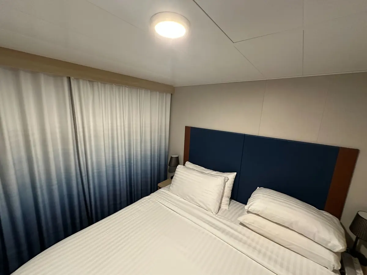 Wonder-of-the-Seas-Balcony-Cabin-1