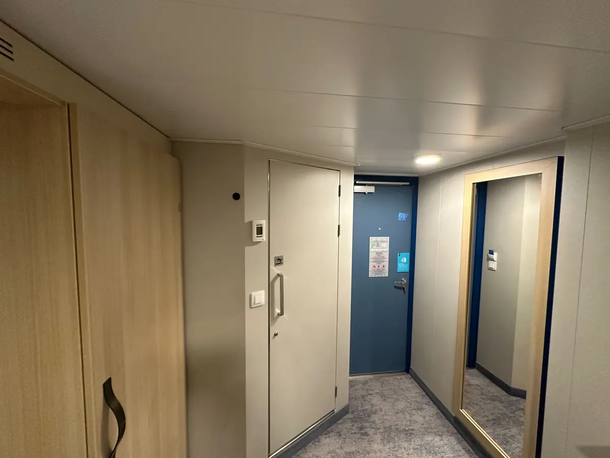 Wonder-of-the-Seas-Balcony-Cabin-2