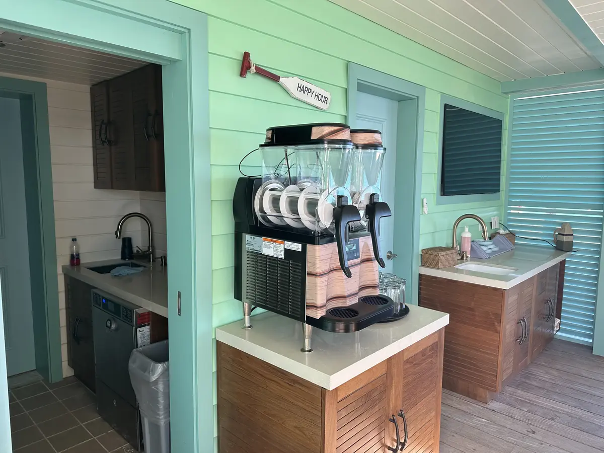 Frozen drinks machine