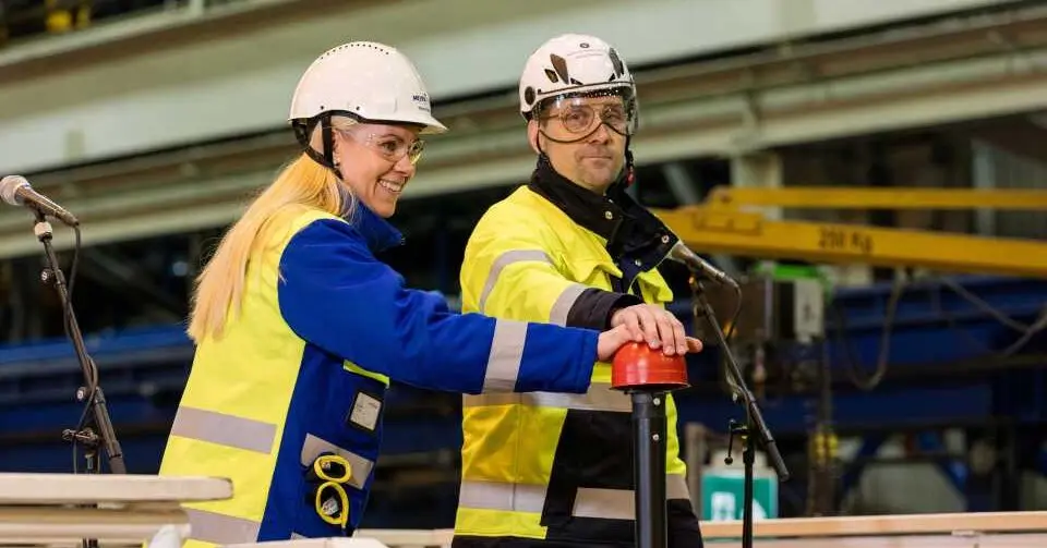 Icon 5 steel cutting ceremony