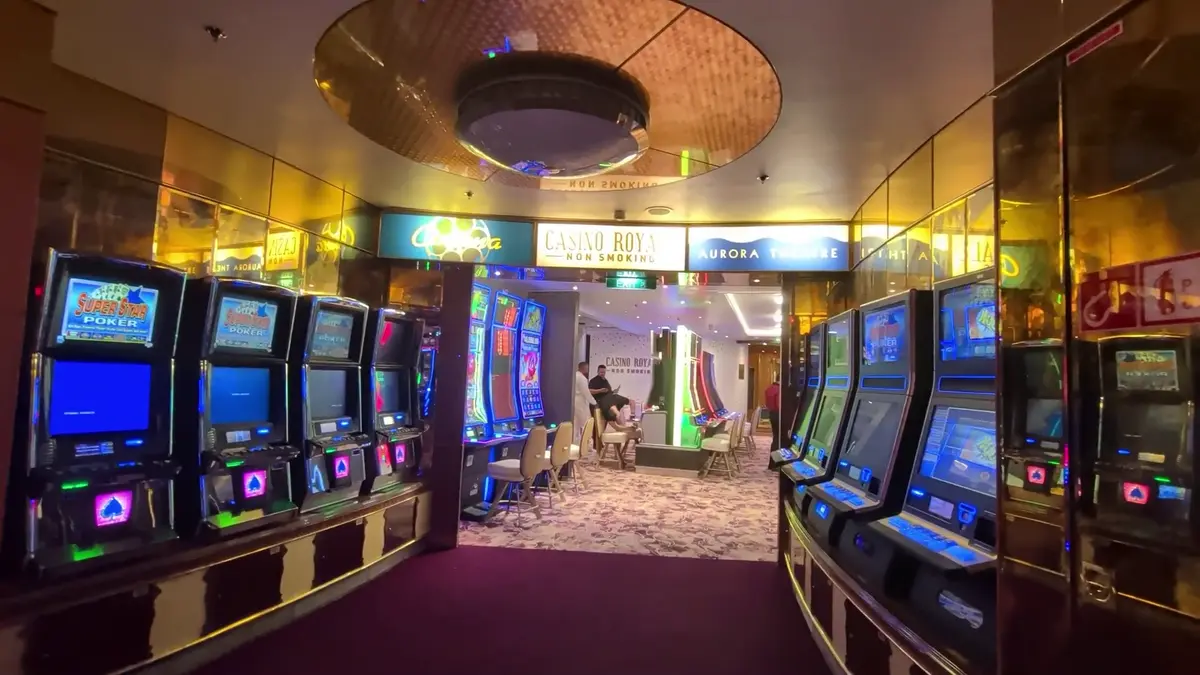 Non-smoking casino on Radiance of the Seas