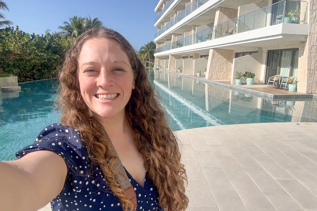 Jenna taking a selfie in Mexico at an all-inclusive resort