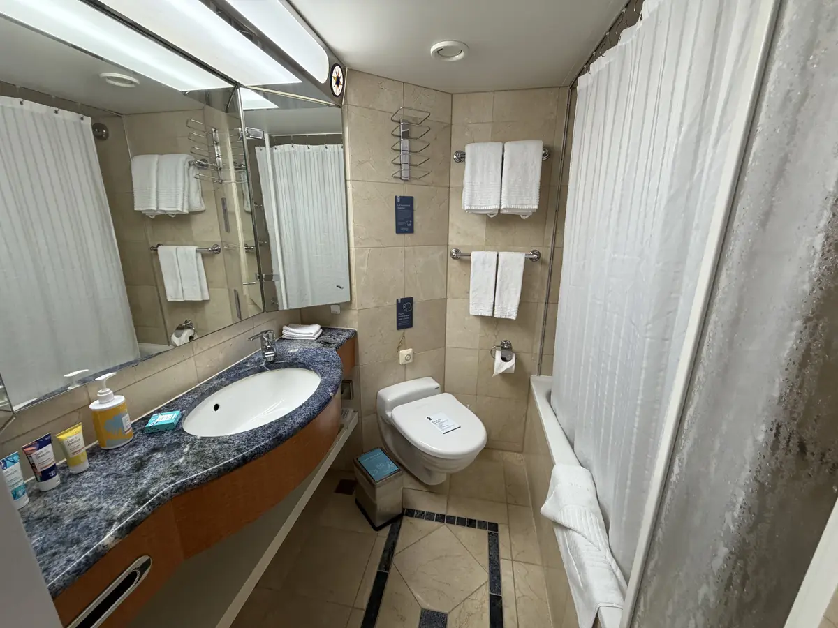 Junior suite bathroom