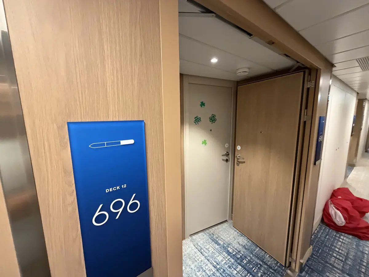 Connecting doors open