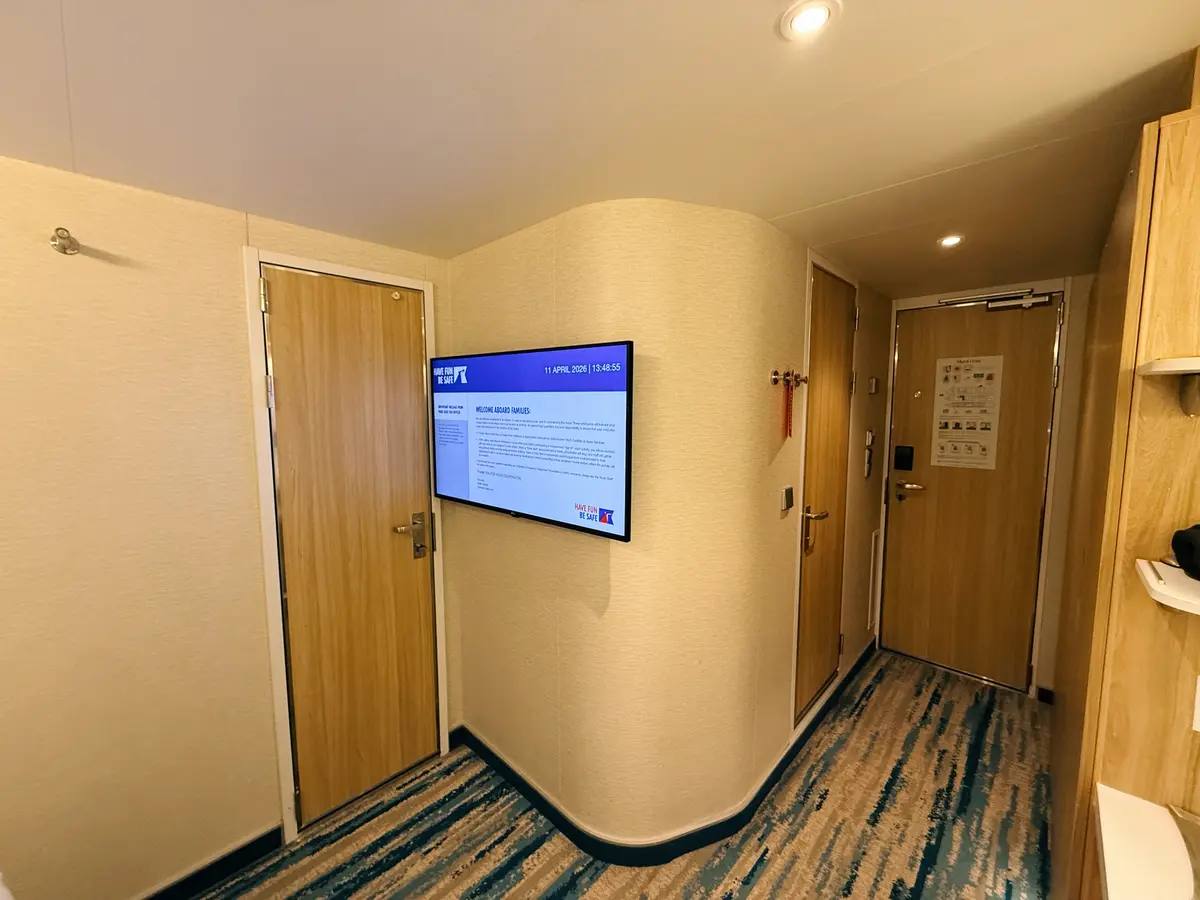 Cruise connecting door