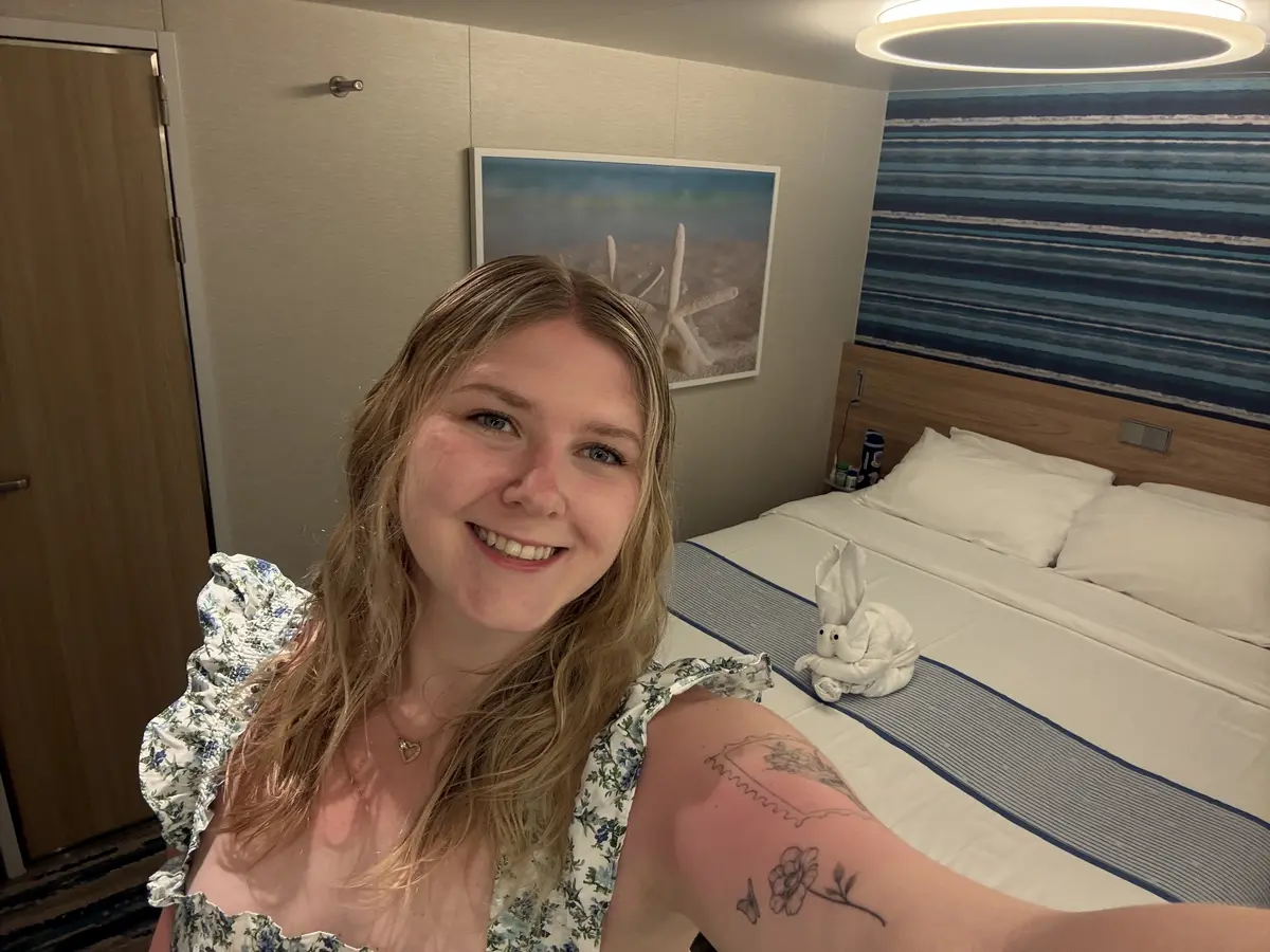 Mardi Gras Cabin, Elizabeth Selfie