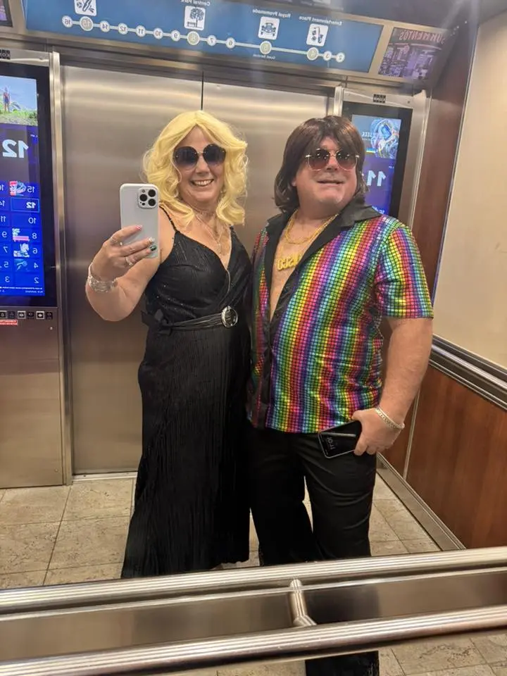 Jennifer Ball, Theme Night