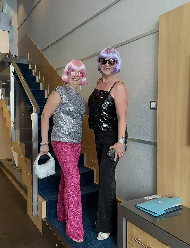 Yvonne Dumont, Theme Night