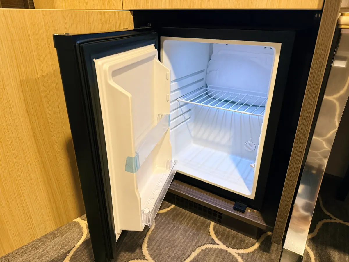 Harmony Inside Cabin, Mini Fridge