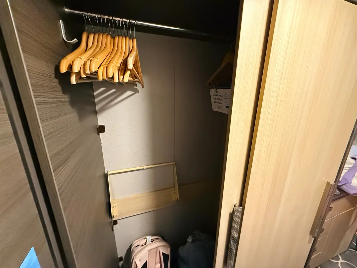 Harmony Inside Cabin, Closet