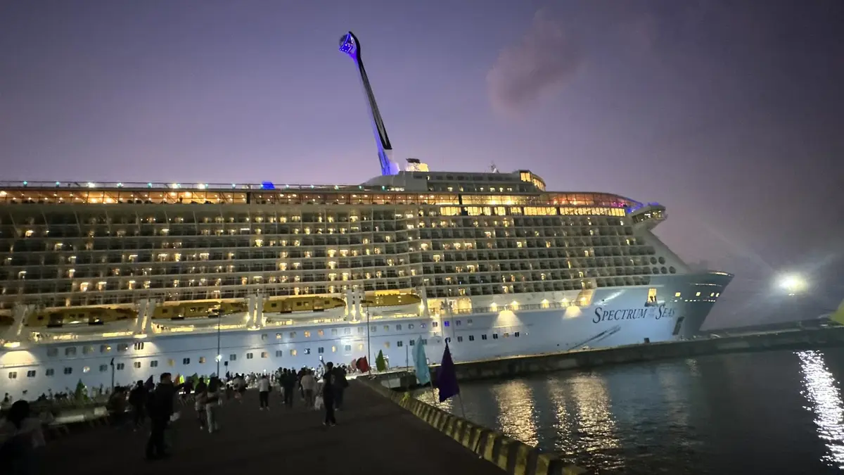 Spectrum of the Seas at night