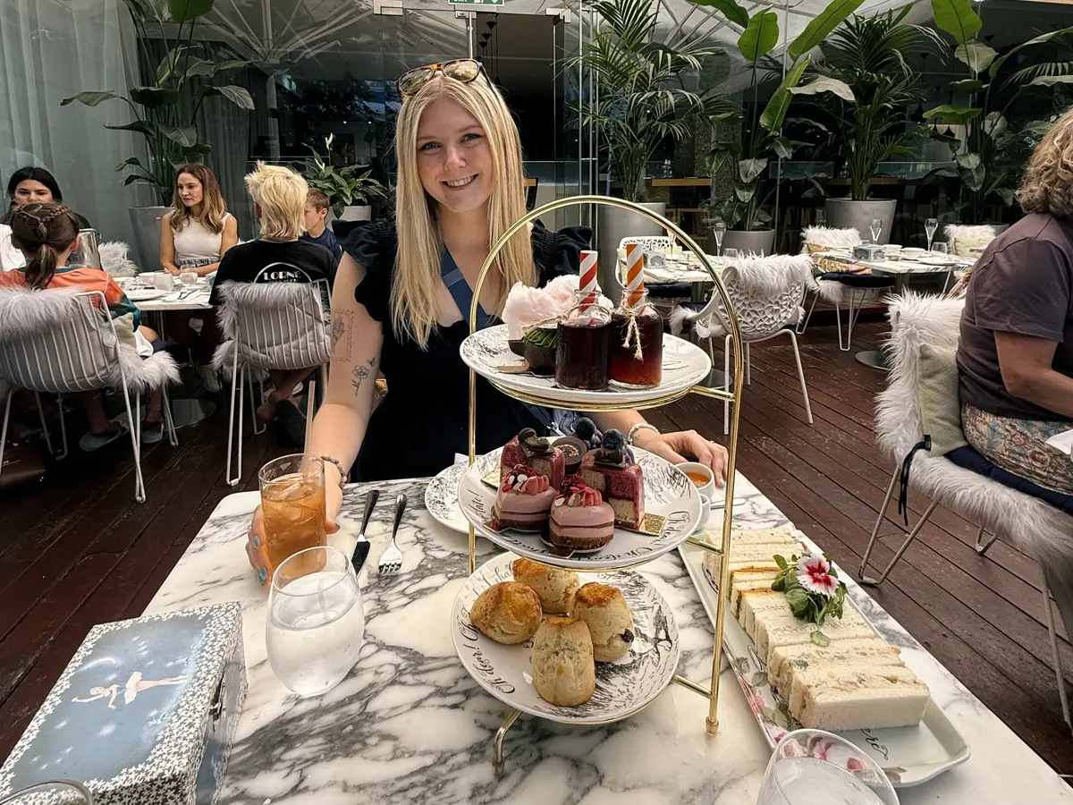 Elizabeth, Afternoon Tea in London