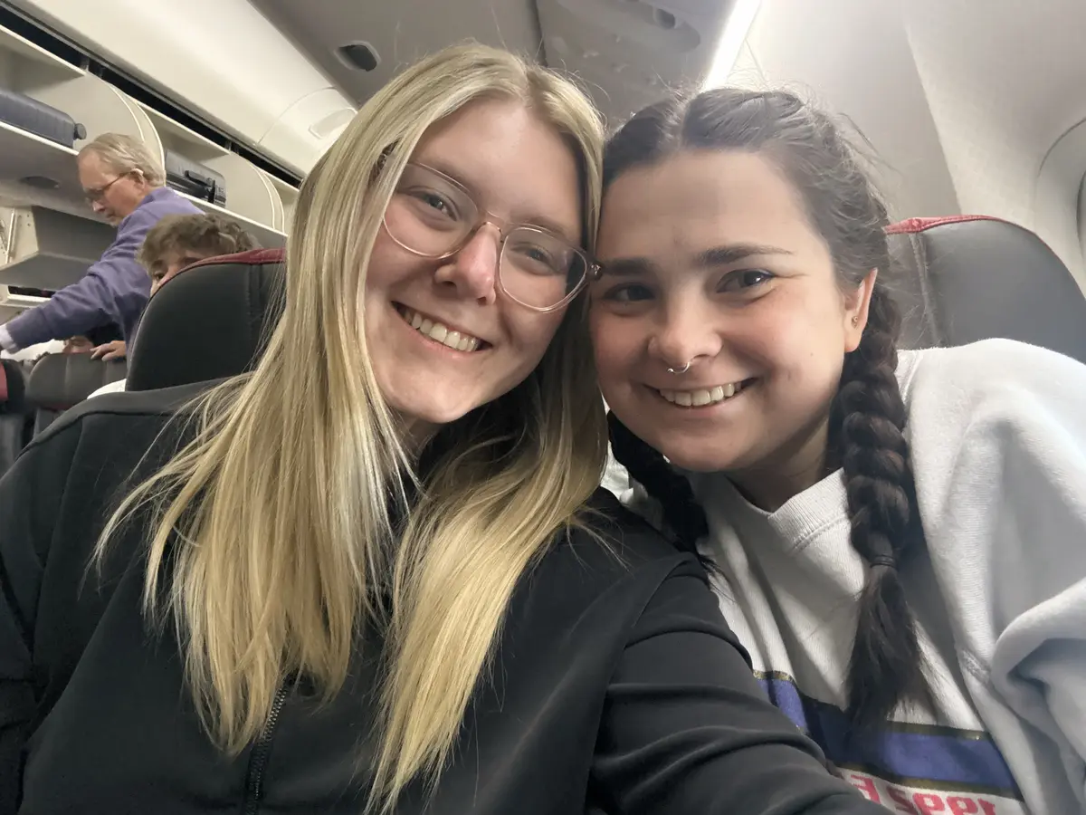 Elizabeth and Sarah on the plane to Heathrow