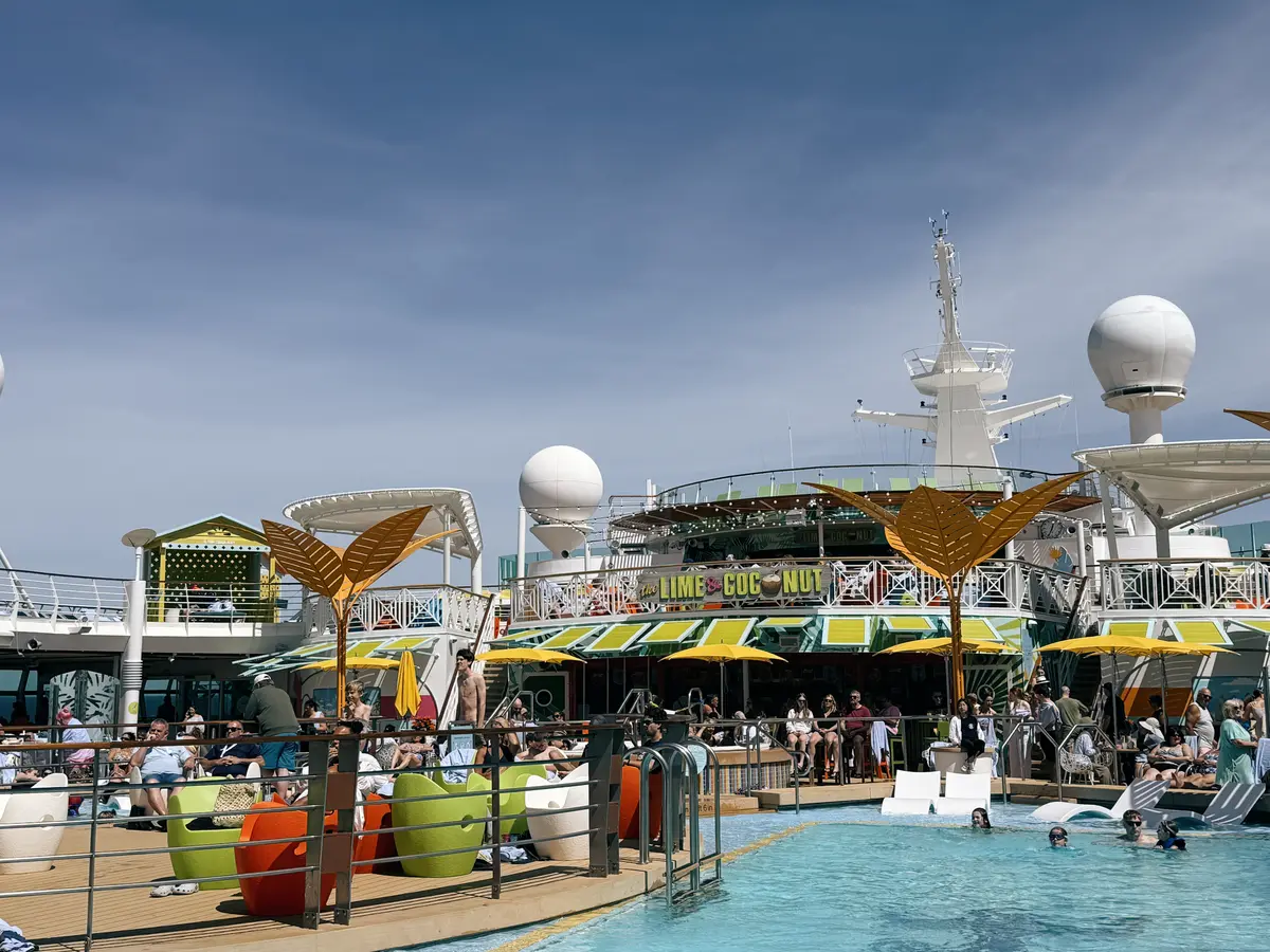Liberty Pool Deck, Royal Amp