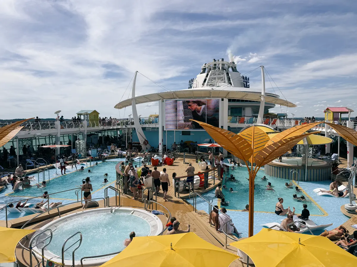 Liberty Pool Deck, Royal Amp
