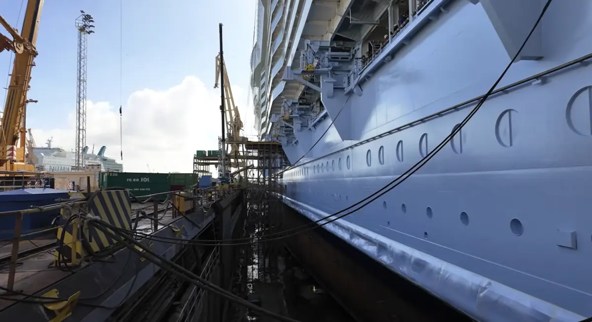 How is a cruise ship amplified? 