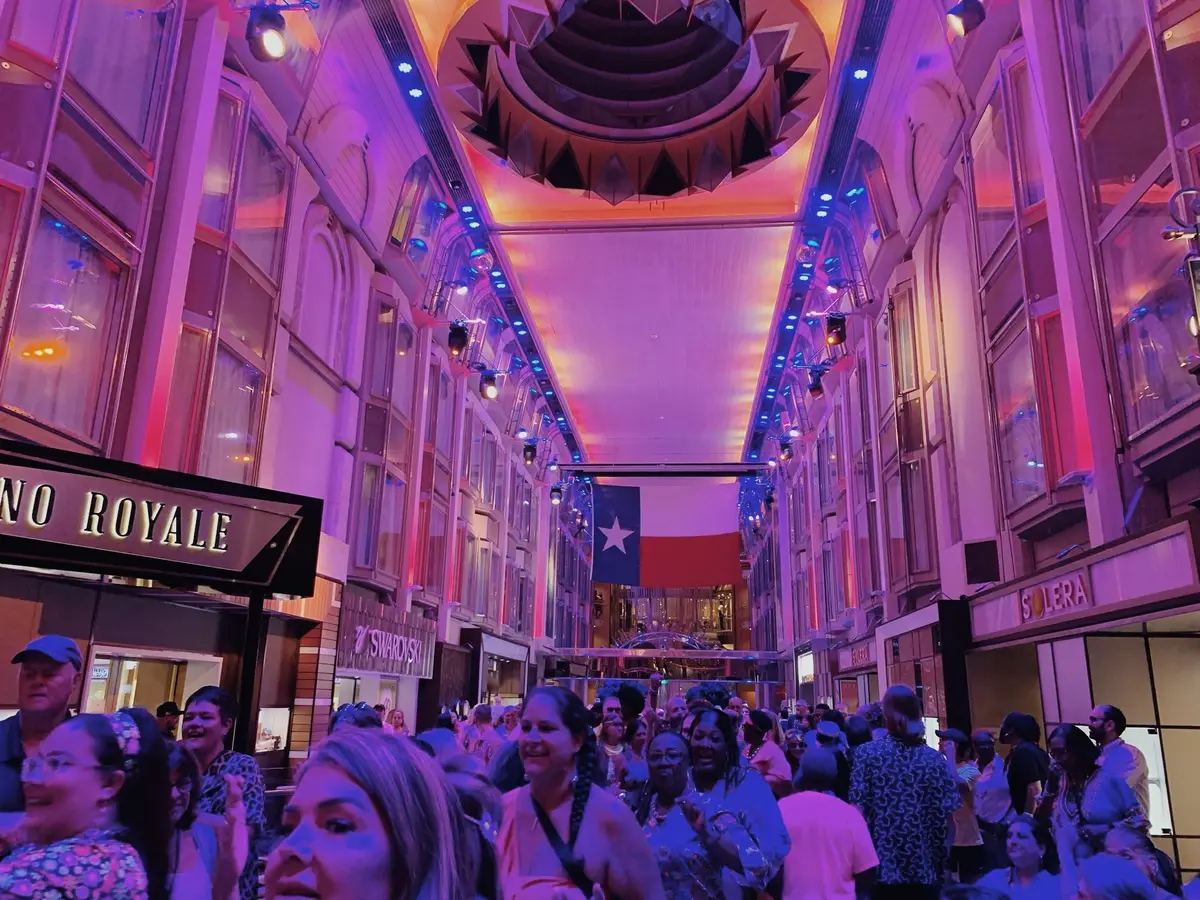 Voyager of the Seas Promenade