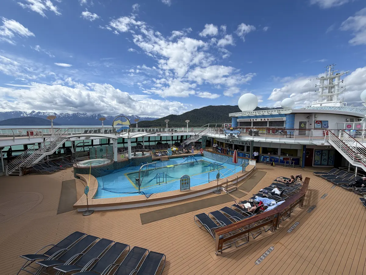 Pool deck of Serenade of the Seas