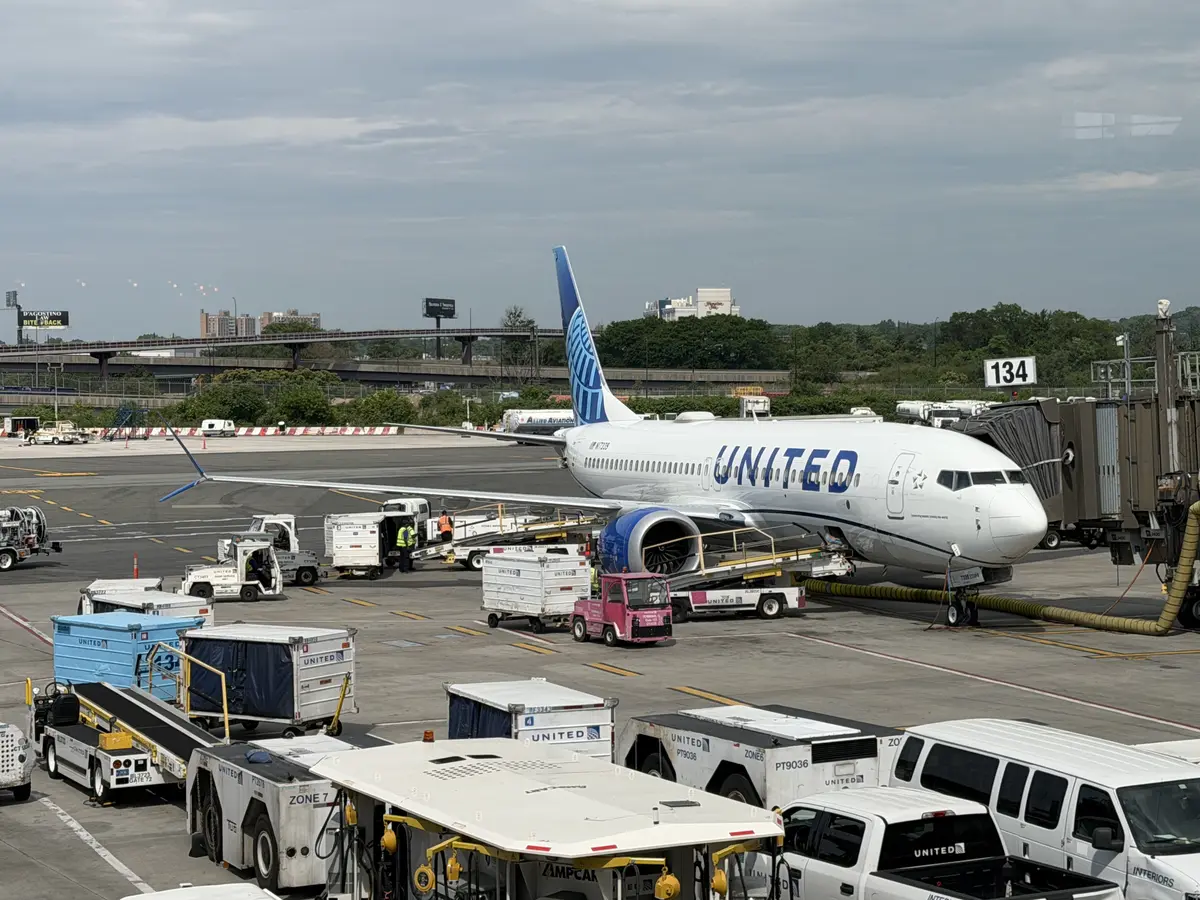 United airlines plane
